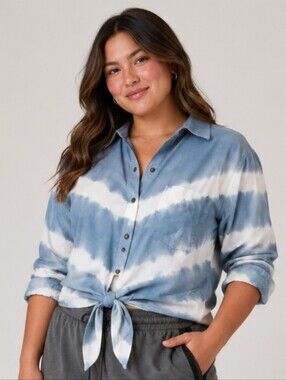 Arizona Jean Company Light Blue and Navy Shirt, Jr Plus 1X